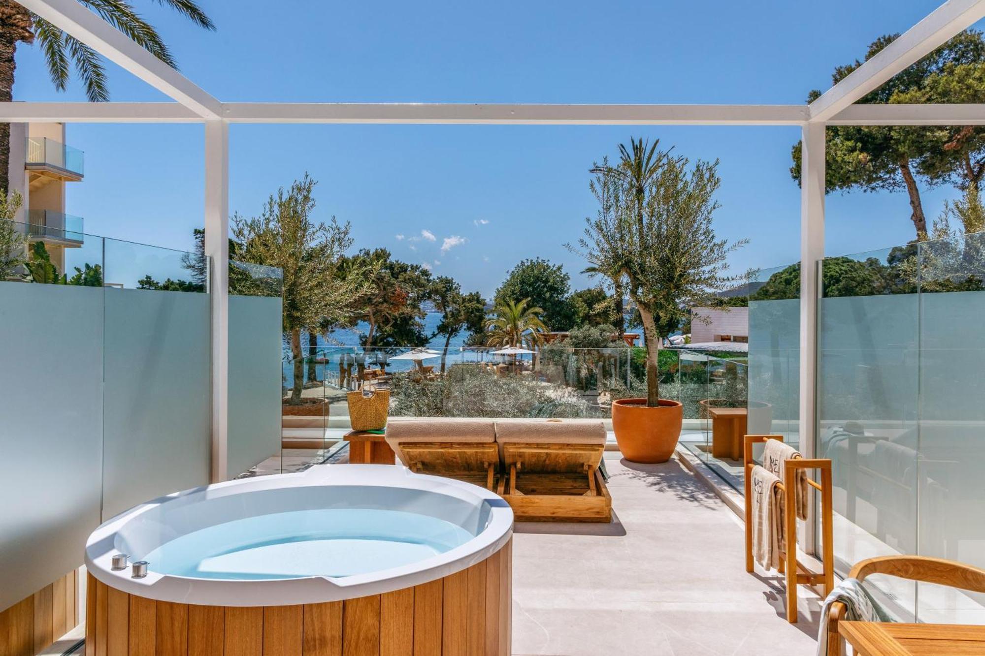 Beyond ME Junior Suite Terracev Tub